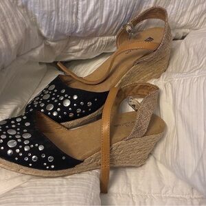 White Mountain Black Close Toe Espadrilles with Silver Accents. Sz 7 Wedge Heel